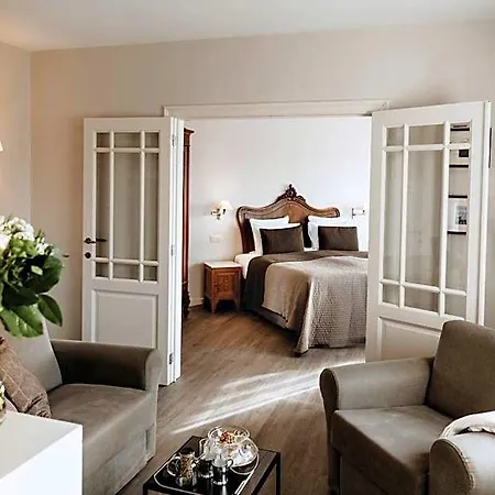 Hotel Grand Belle Vue